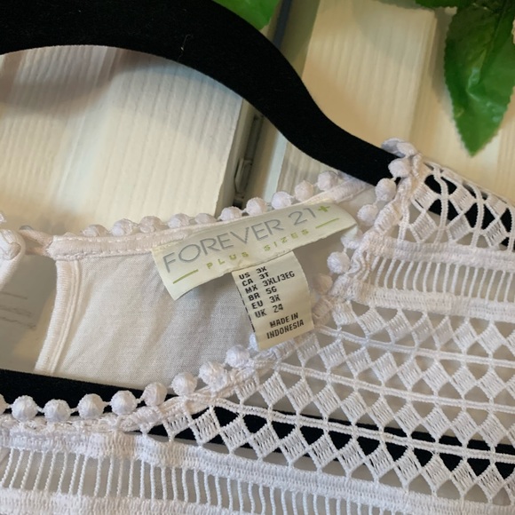 Sleeveless Crochet Detail Top - Picture 2 of 3